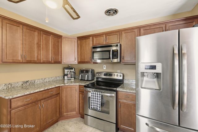 8808 Michael Edward Dr, Louisville, KY 40291