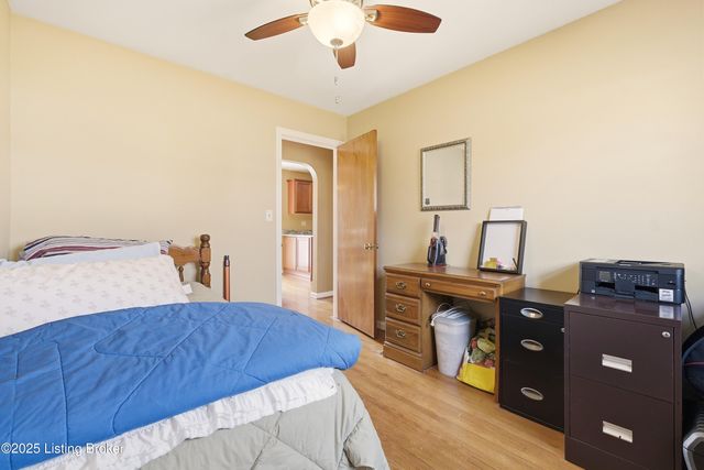 8808 Michael Edward Dr, Louisville, KY 40291