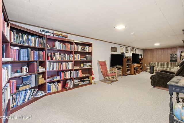 8808 Michael Edward Dr, Louisville, KY 40291