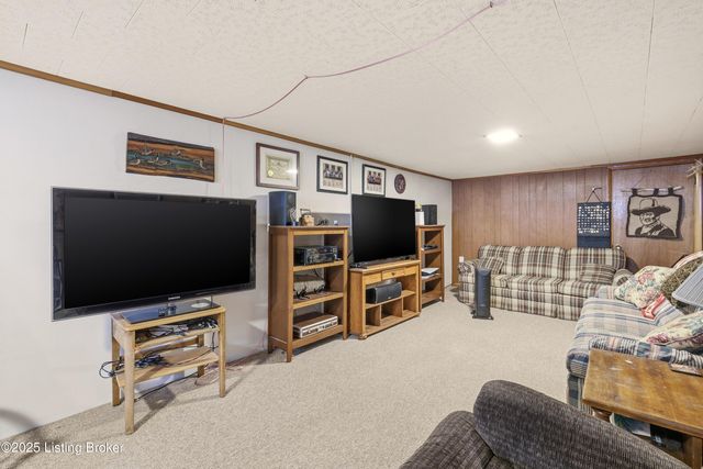 8808 Michael Edward Dr, Louisville, KY 40291