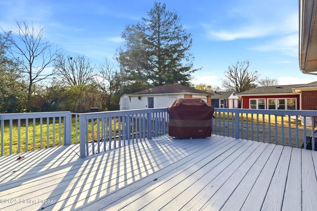 8808 Michael Edward Dr, Louisville, KY 40291