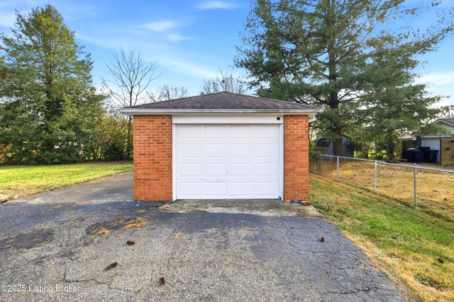 8808 Michael Edward Dr, Louisville, KY 40291