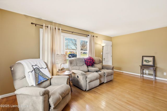 8808 Michael Edward Dr, Louisville, KY 40291