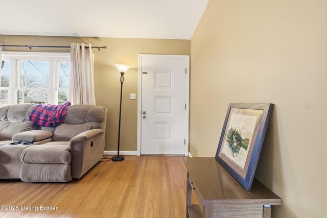 8808 Michael Edward Dr, Louisville, KY 40291