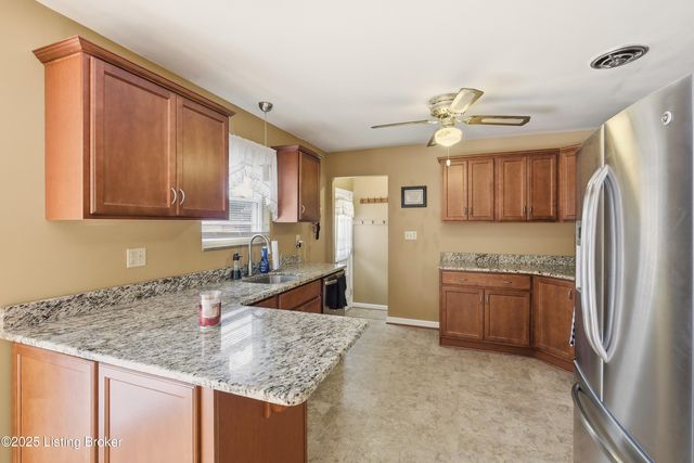 8808 Michael Edward Dr, Louisville, KY 40291