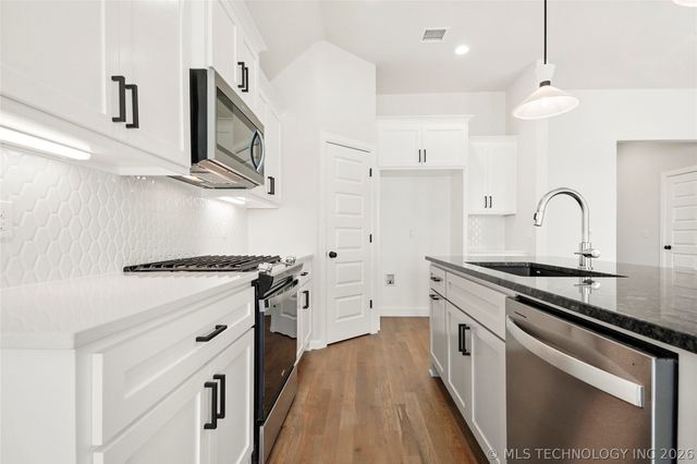 1203 N Elder Avenue, Broken Arrow, OK 74012