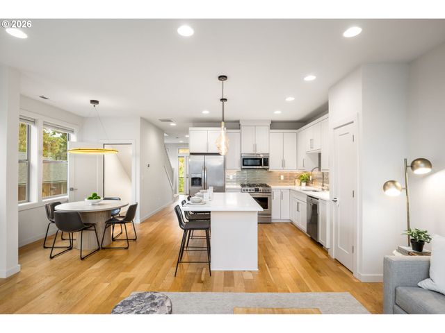 4222 N KERBY Ave, Portland, OR 97217
