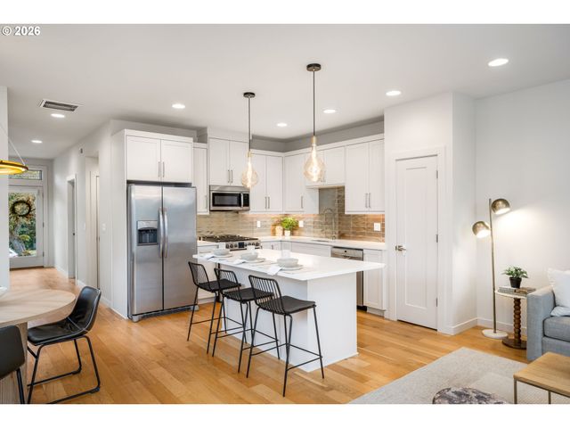 4222 N KERBY Ave, Portland, OR 97217