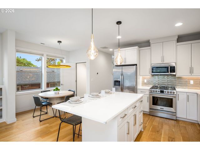 4222 N KERBY Ave, Portland, OR 97217