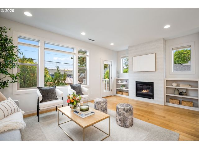 4222 N KERBY Ave, Portland, OR 97217