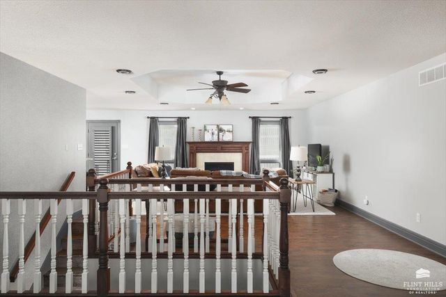 207 Ruth's Lane, Wamego, KS 66547