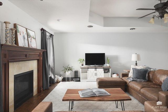 207 Ruth's Lane, Wamego, KS 66547