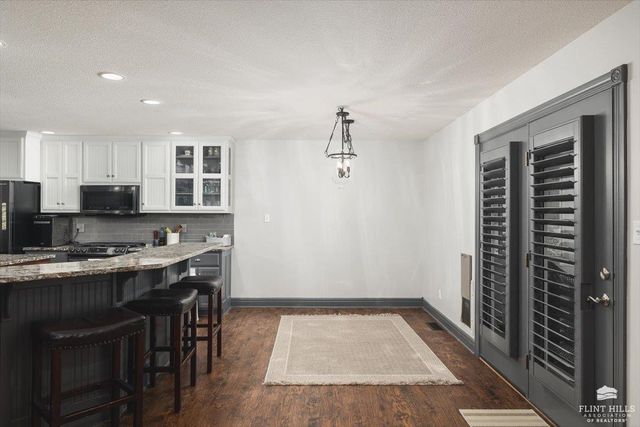 207 Ruth's Lane, Wamego, KS 66547