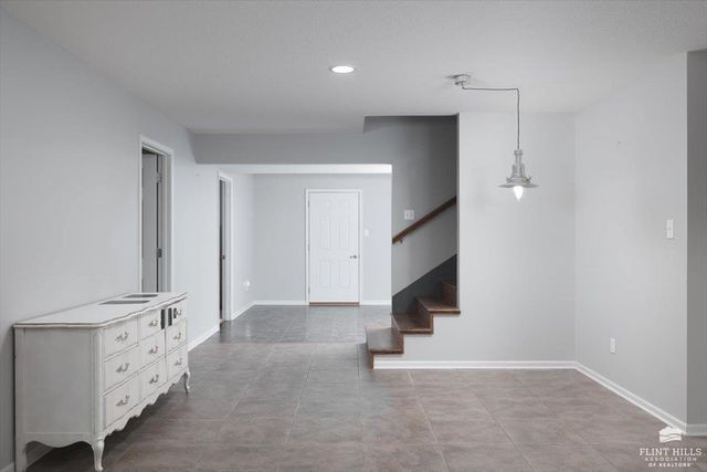 207 Ruth's Lane, Wamego, KS 66547