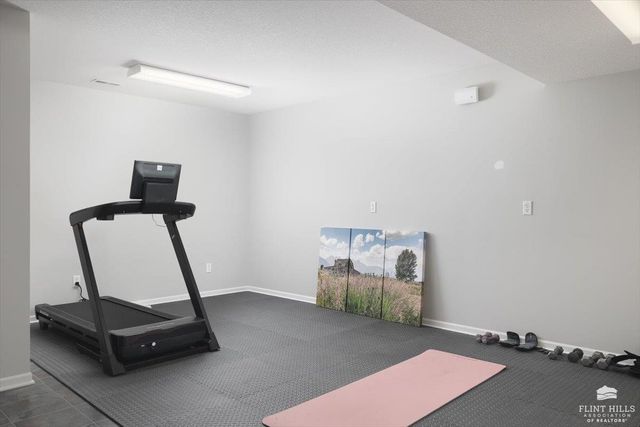 207 Ruth's Lane, Wamego, KS 66547