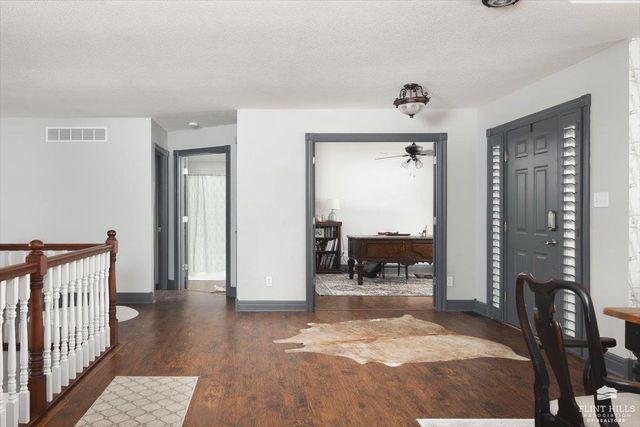 207 Ruth's Lane, Wamego, KS 66547