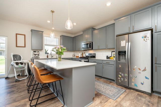 1716 Rainier Drive, Shakopee, MN 55379