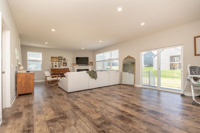 1716 Rainier Drive, Shakopee, MN 55379