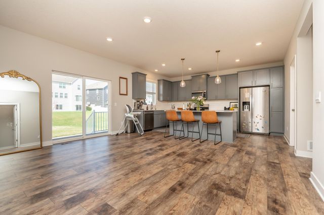 1716 Rainier Drive, Shakopee, MN 55379