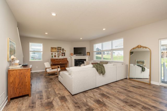 1716 Rainier Drive, Shakopee, MN 55379