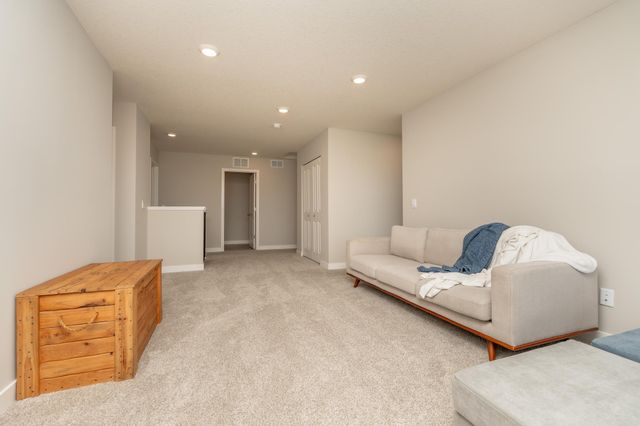 1716 Rainier Drive, Shakopee, MN 55379