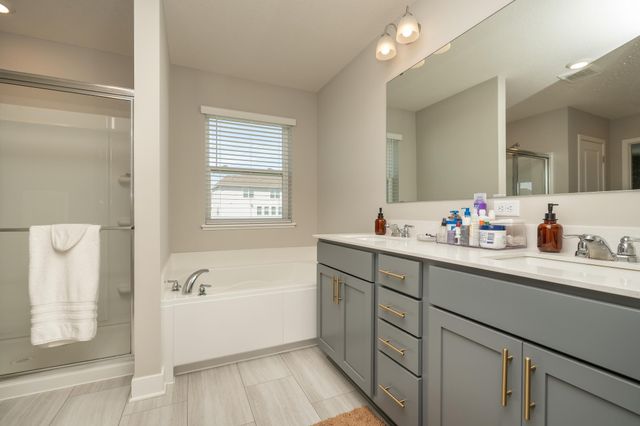 1716 Rainier Drive, Shakopee, MN 55379