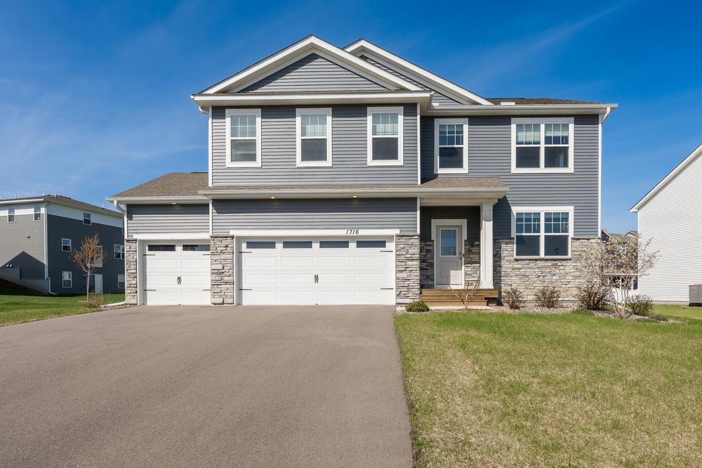 1716 Rainier Drive, Shakopee, MN 55379