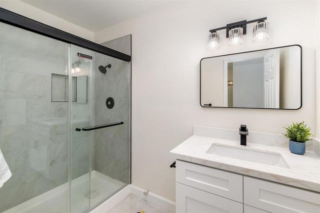 2304 Altisma Way 108, Carlsbad, CA 92009