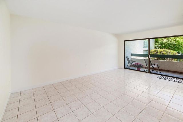 2304 Altisma Way 108, Carlsbad, CA 92009