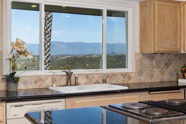 28410 Faircrest Way, Escondido, CA 92026