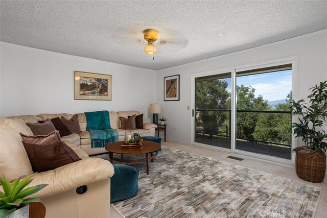 28410 Faircrest Way, Escondido, CA 92026