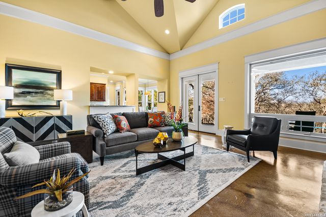 208 Hoskins, Boerne, TX 78006