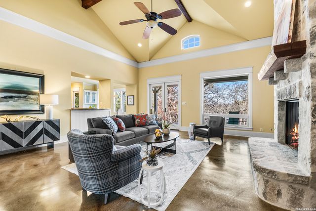 208 Hoskins, Boerne, TX 78006