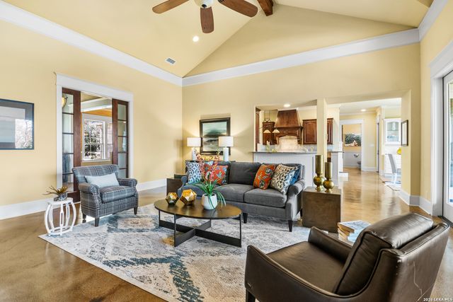 208 Hoskins, Boerne, TX 78006