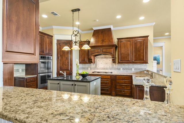 208 Hoskins, Boerne, TX 78006