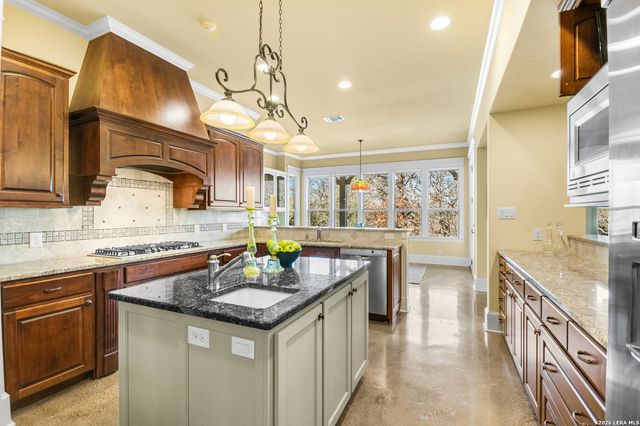 208 Hoskins, Boerne, TX 78006