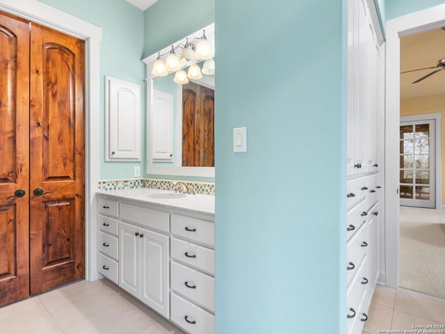 208 Hoskins, Boerne, TX 78006