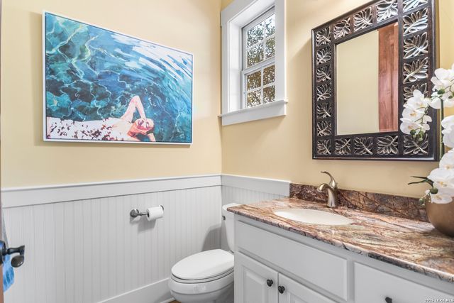 208 Hoskins, Boerne, TX 78006