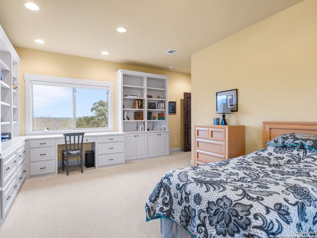 208 Hoskins, Boerne, TX 78006