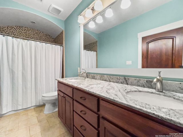 208 Hoskins, Boerne, TX 78006