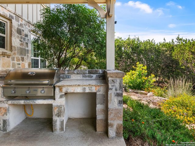 208 Hoskins, Boerne, TX 78006