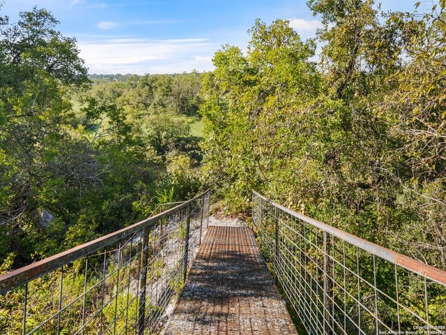 208 Hoskins, Boerne, TX 78006