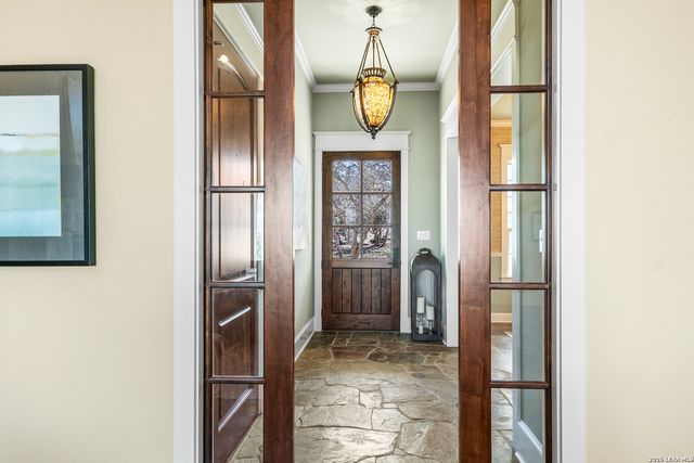 208 Hoskins, Boerne, TX 78006