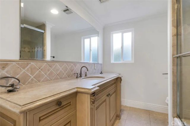 5063 Serrania Avenue, Woodland Hills, CA 91364