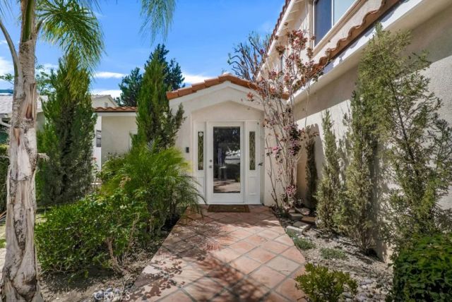 5063 Serrania Avenue, Woodland Hills, CA 91364