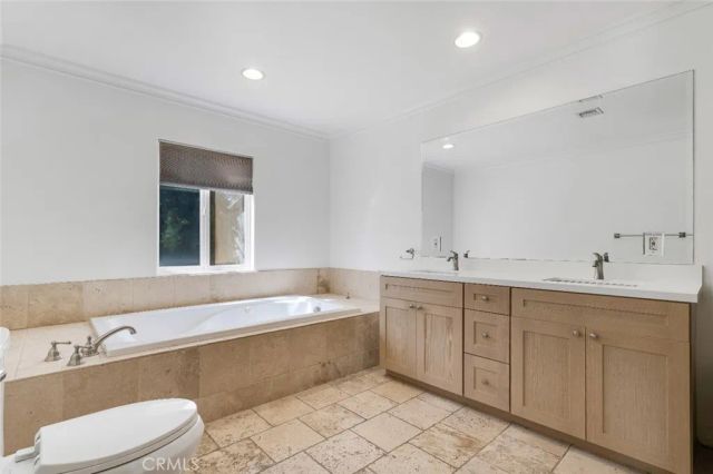 5063 Serrania Avenue, Woodland Hills, CA 91364