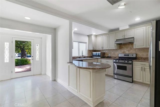 5063 Serrania Avenue, Woodland Hills, CA 91364