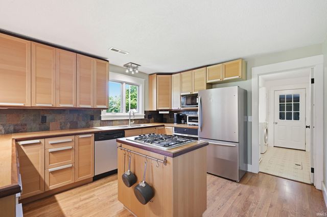 8 Meridian Drive, Hartford City, IN 47348