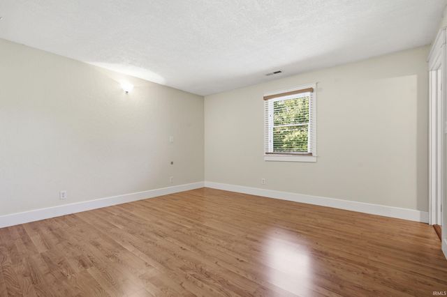 8 Meridian Drive, Hartford City, IN 47348