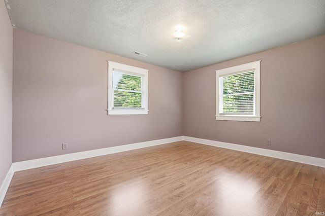 8 Meridian Drive, Hartford City, IN 47348